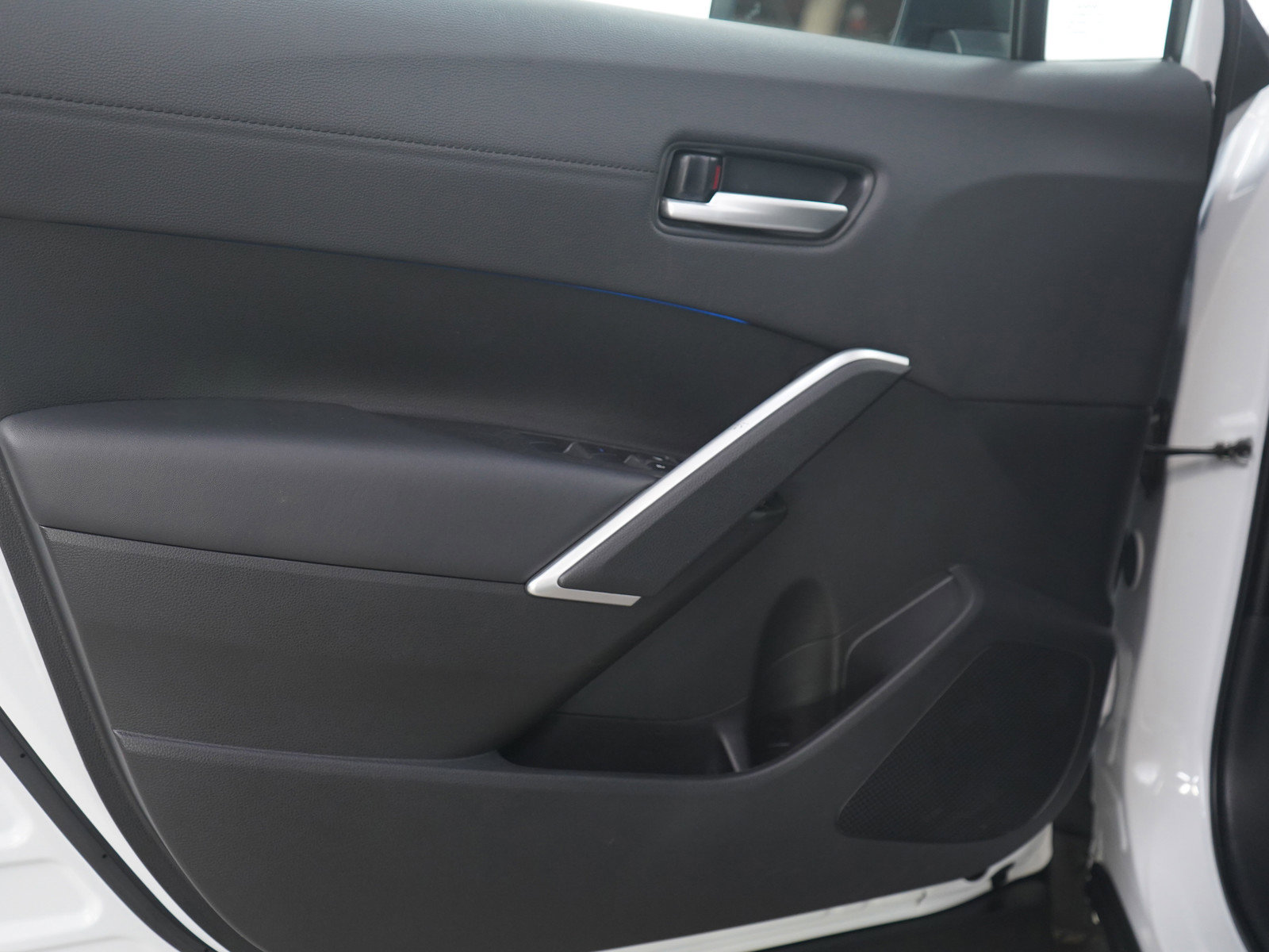 Used 2022 Toyota Corolla Cross XLE image 19