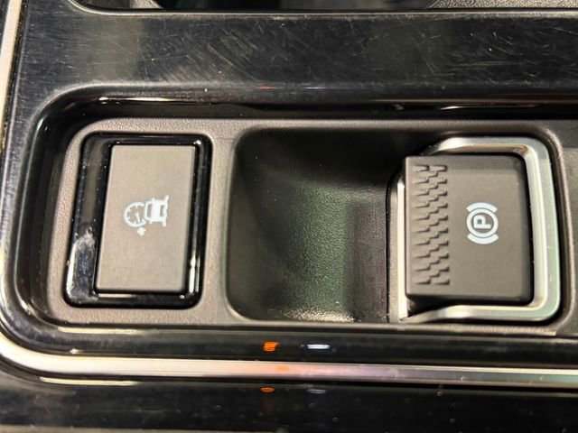 Used 2018 Jaguar F-PACE S image 36