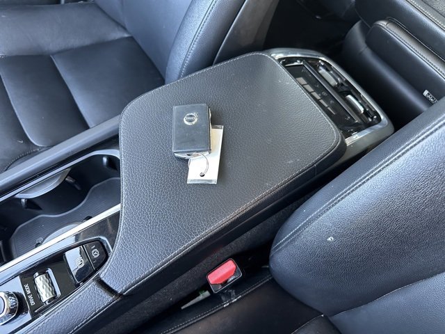 Used 2018 Volvo XC90 T5 Momentum w/ Convenience Package image 22