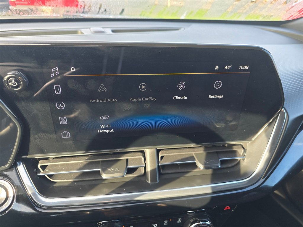 Certified 2025 Chevrolet Trax RS w/ Driver Confidence Package image 27