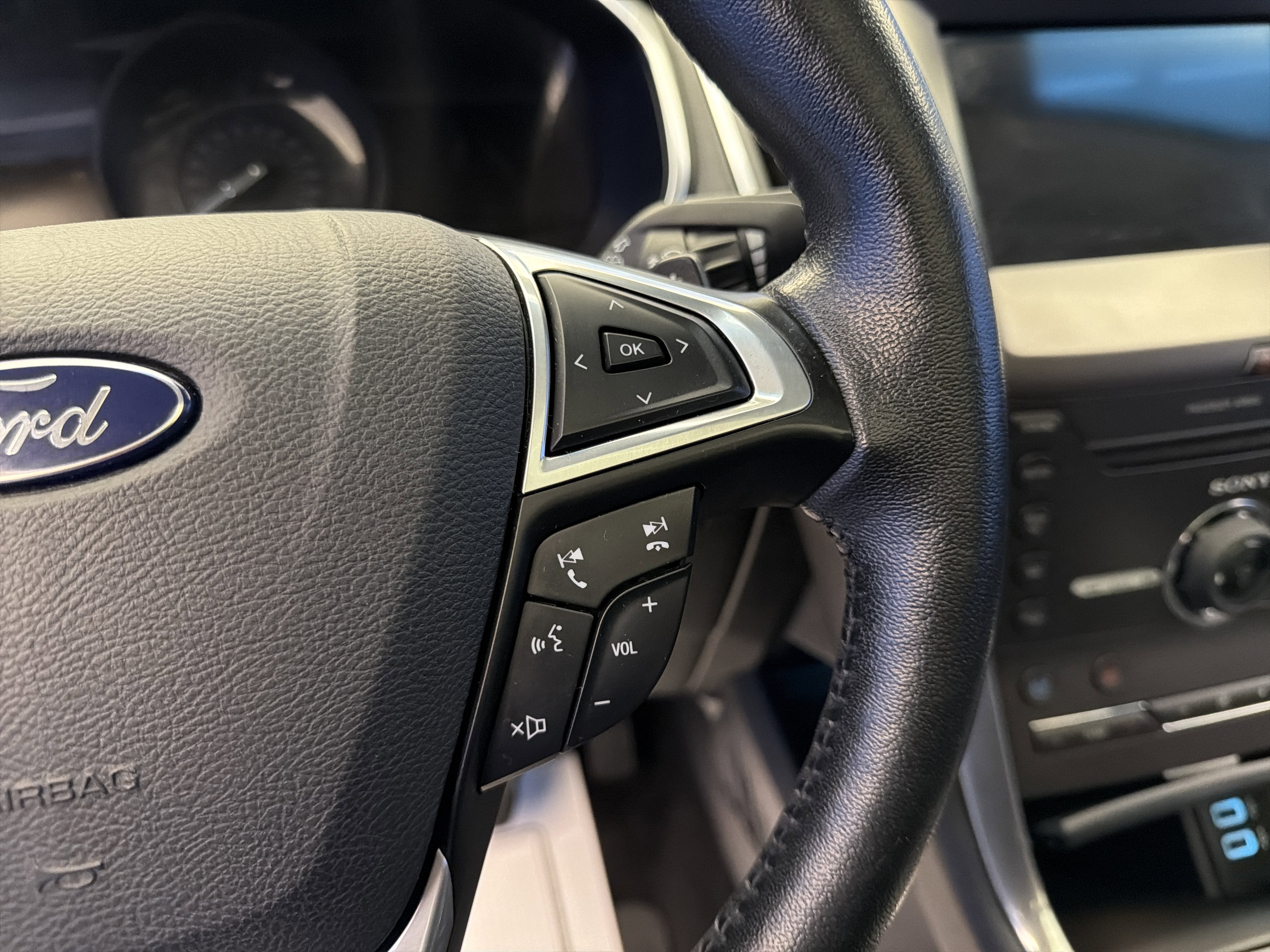 Used 2016 Ford Edge Titanium w/ Equipment Group 301A AWD/4WD image 17