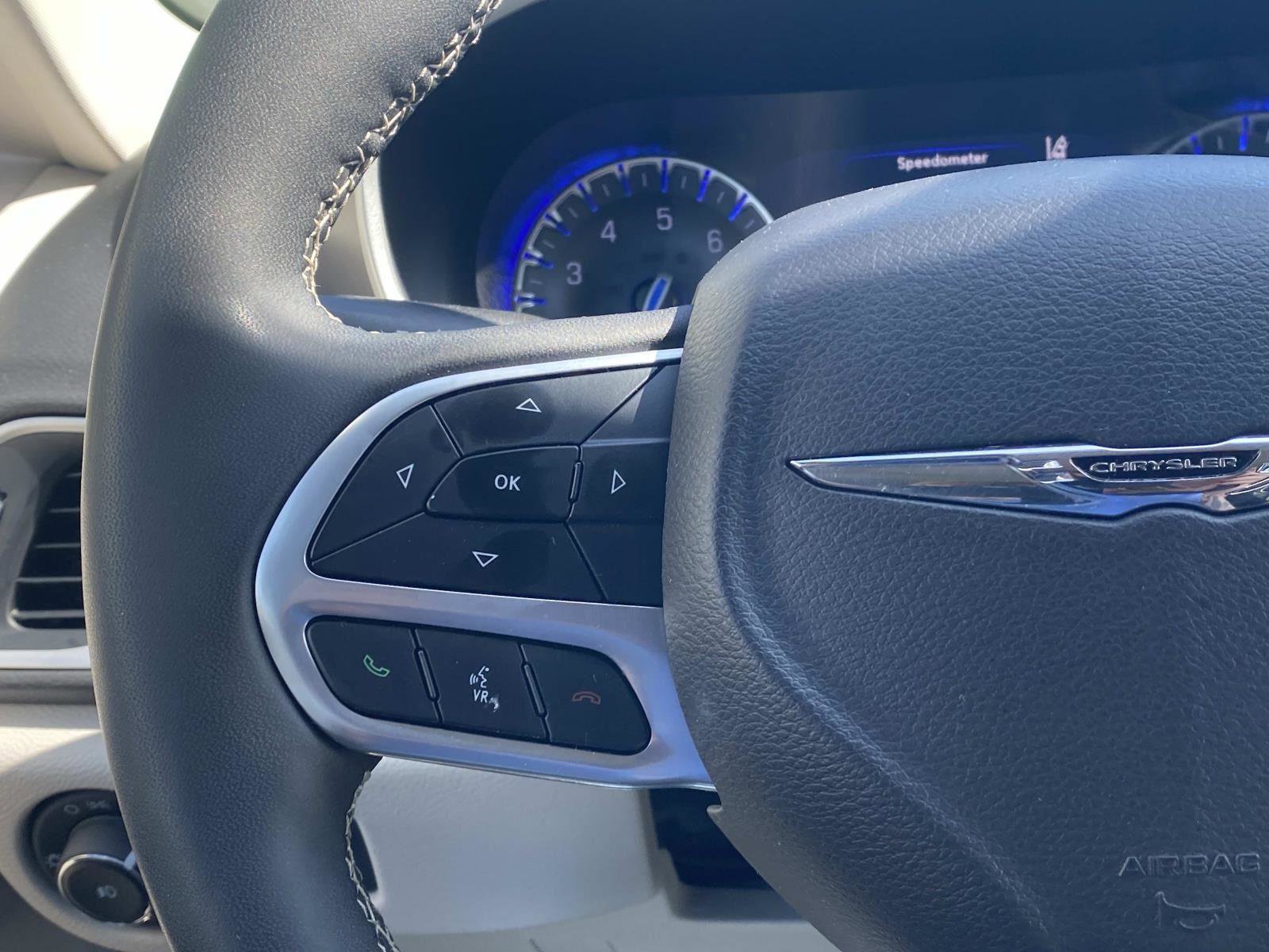 Certified 2024 Chrysler Pacifica Touring-L image 41