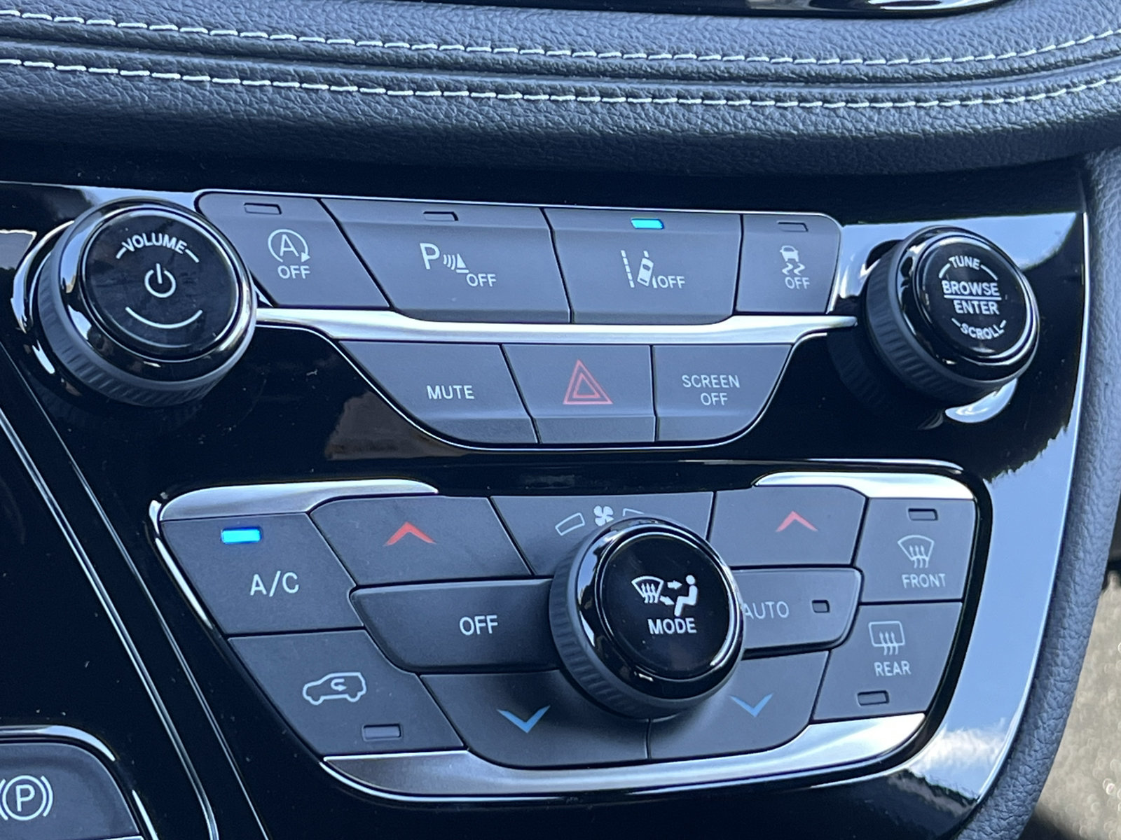 New 2027 Chrysler Pacifica Limited AWD/4WD image 29