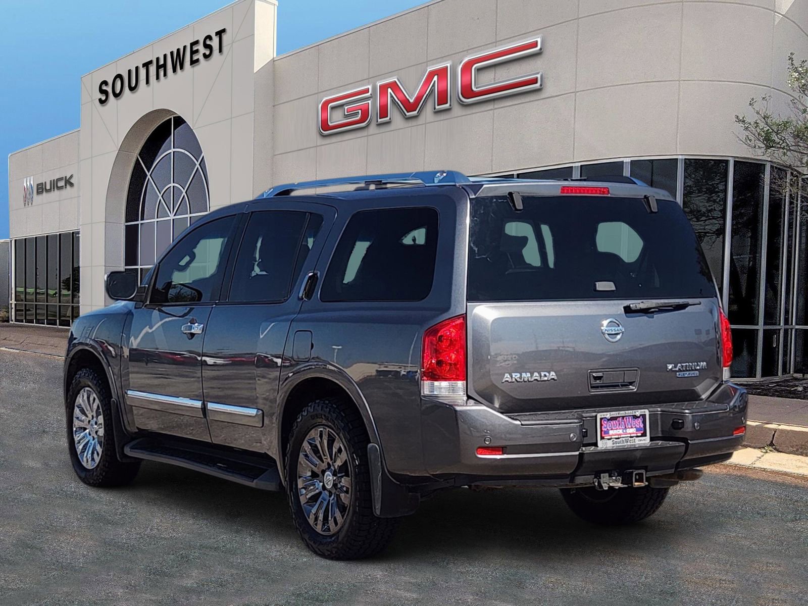 Used 2015 Nissan Armada Platinum w/ 2nd Row Captain Seat Package AWD/4WD image 4