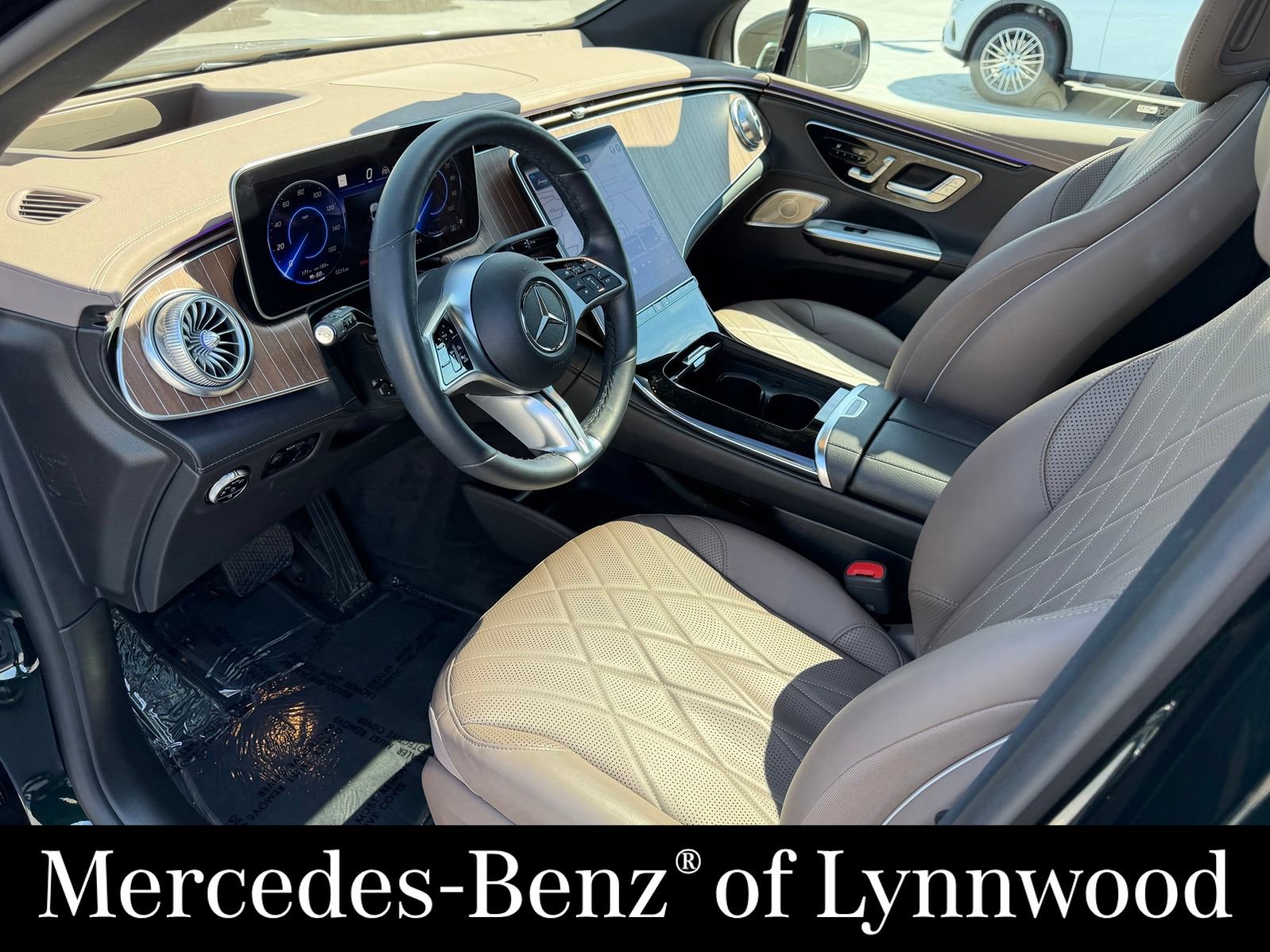 Used 2023 Mercedes-Benz EQE 500 4MATIC SUV image 11