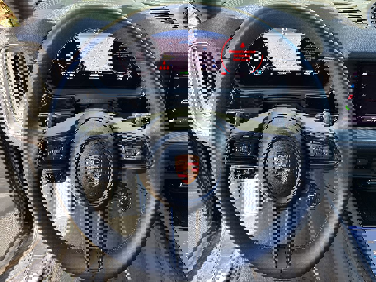 Used 2025 Porsche Cayenne E-Hybrid Coupe image 31