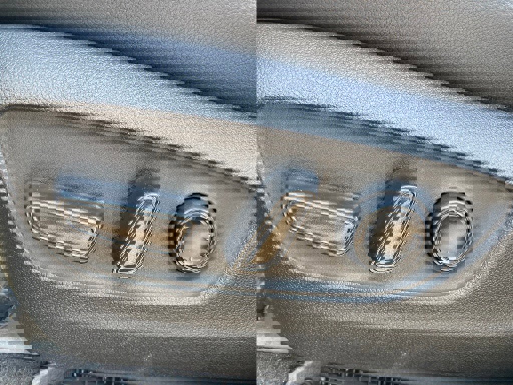 Certified 2025 Toyota Sienna XSE image 13