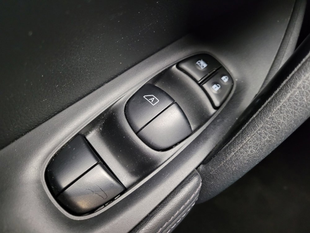 Used 2019 Nissan Rogue S image 27