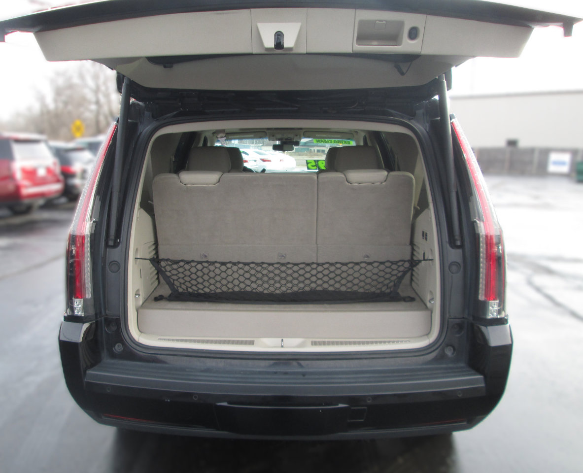 Used 2019 Cadillac Escalade Premium Luxury image 16