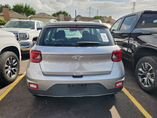 Used 2025 Hyundai Venue SEL image 5