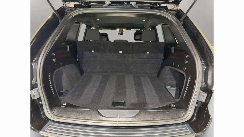 Used 2020 Jeep Grand Cherokee Laredo image 27