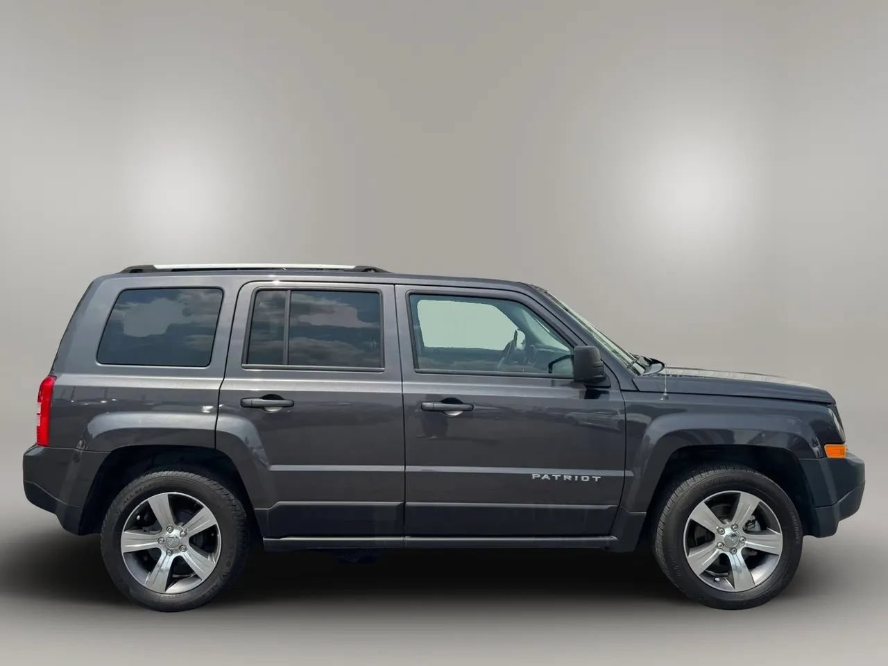Used 2016 Jeep Patriot High Altitude FWD image 5