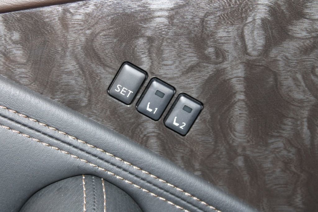 Used 2024 Nissan Armada Platinum w/ Captain's Chairs Package image 44