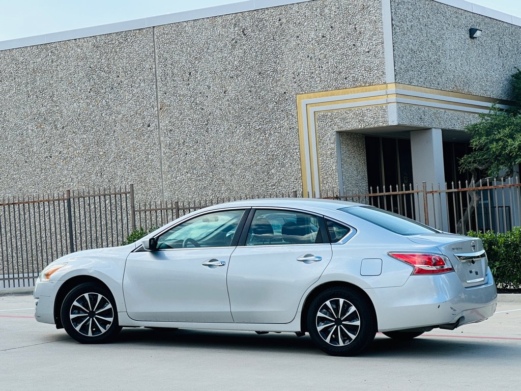 Used 2013 Nissan Altima 2.5 S FWD image 6