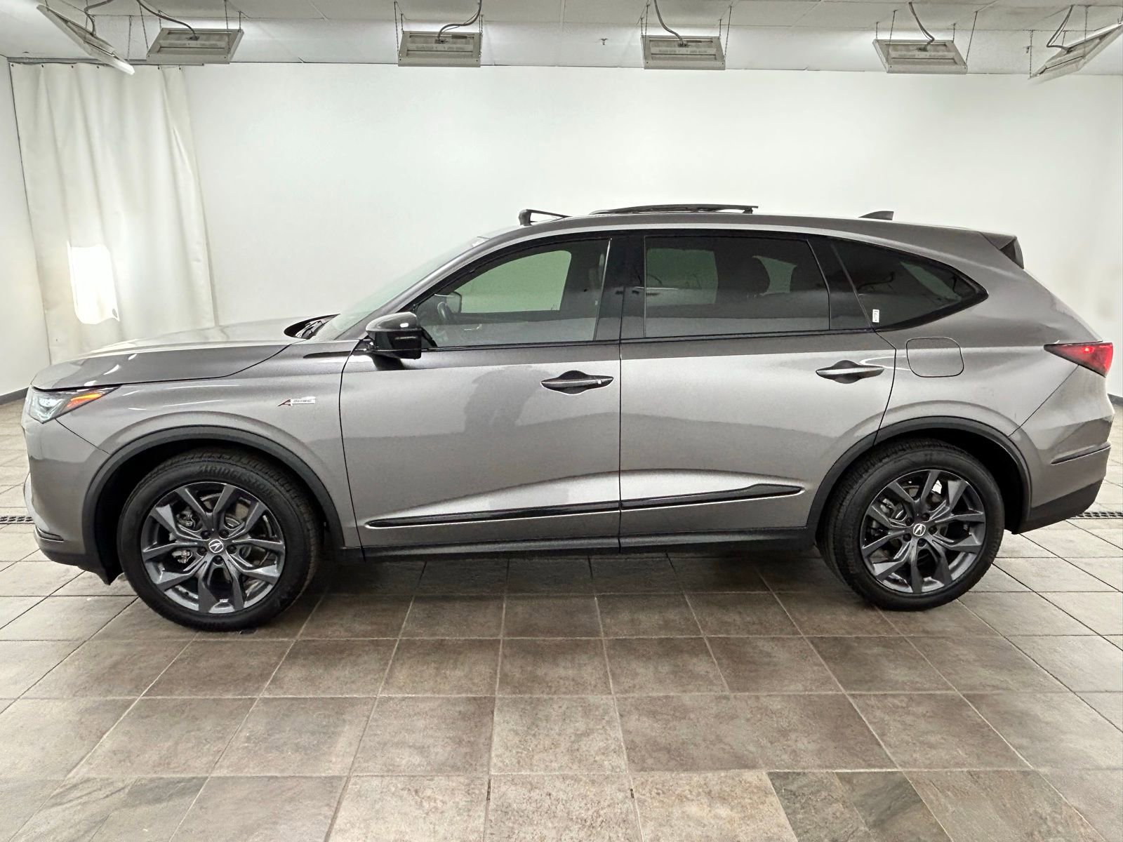 Used 2022 Acura MDX A-Spec image 2