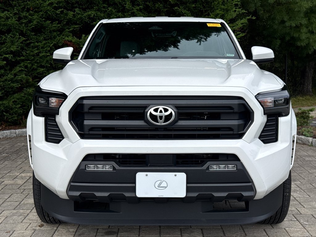 Used 2025 Toyota Tacoma SR5 AWD/4WD image 2