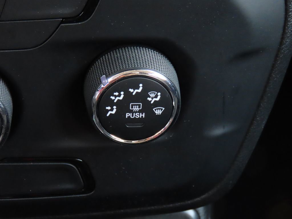 Used 2019 Jeep Renegade Sport w/ Sport Appearance Group image 31