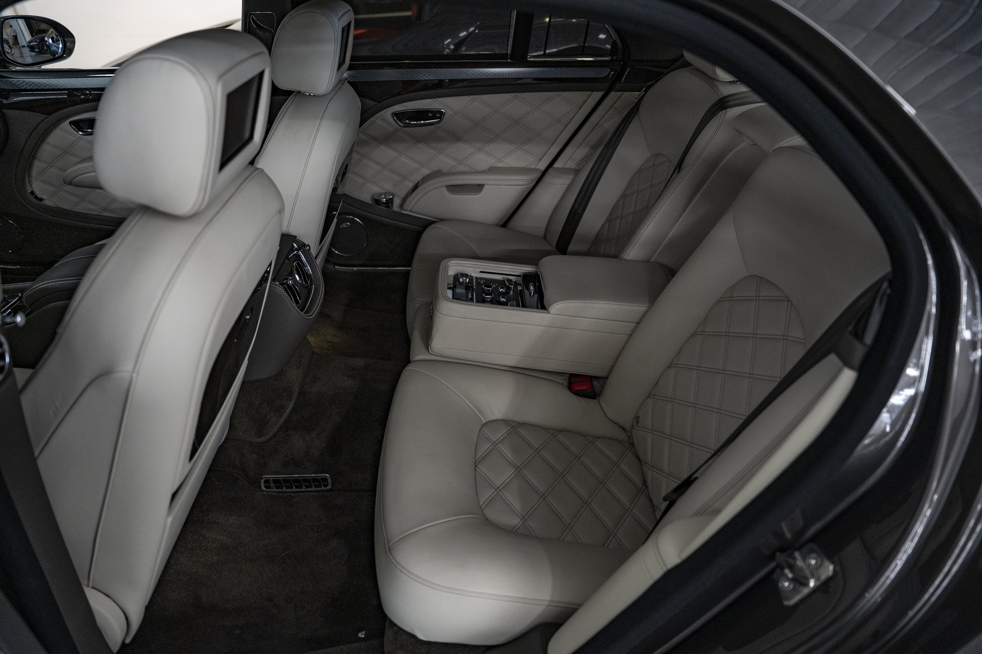 Used 2013 Bentley Mulsanne RWD image 34