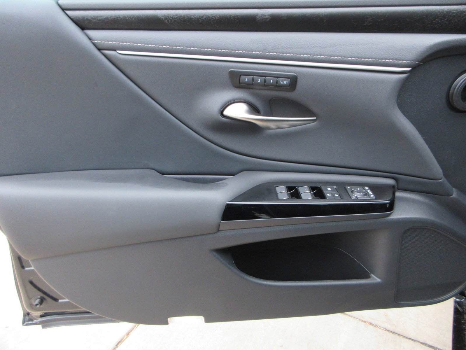 New 2025 Lexus ES 350 w/ Premium Package image 25