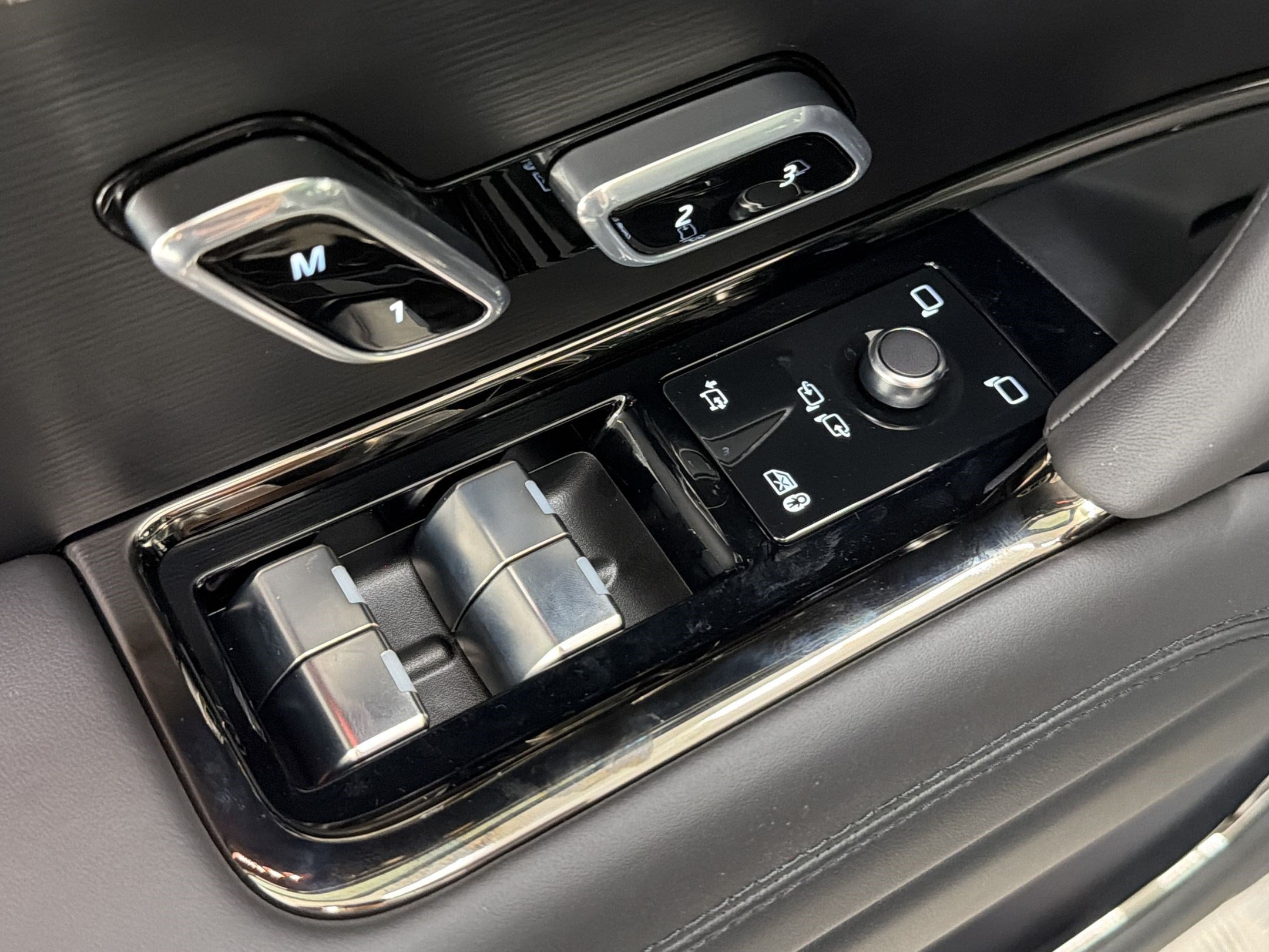 New 2026 Land Rover Range Rover Sport Dynamic SE AWD/4WD image 14