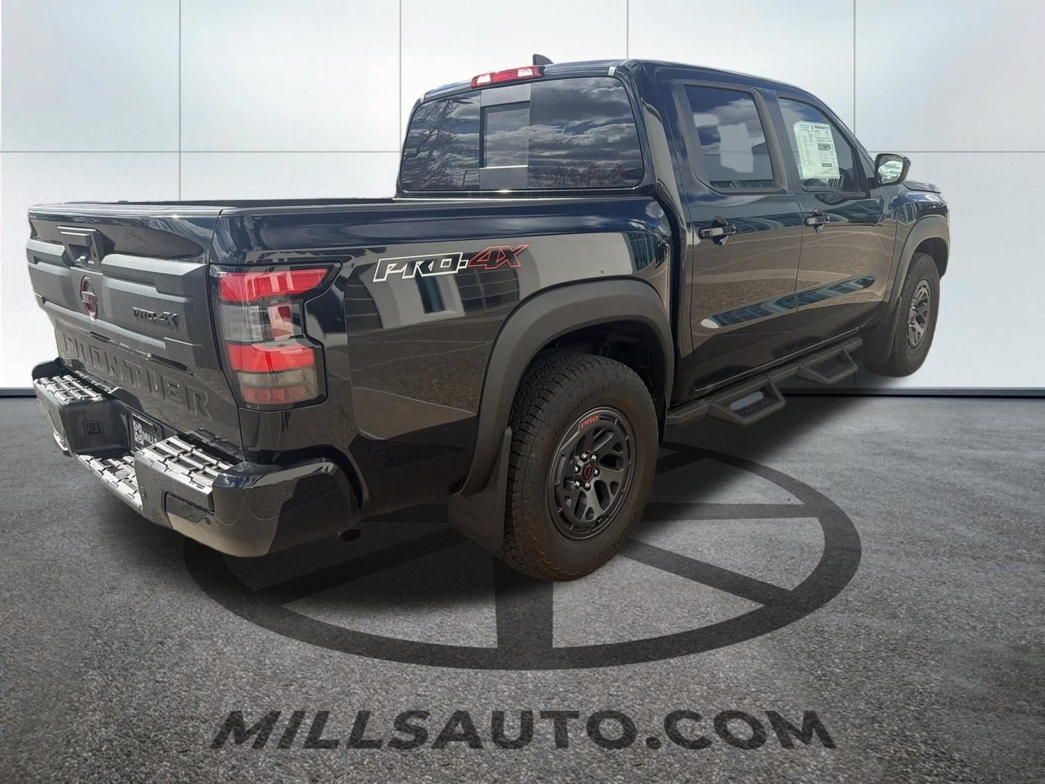 Used 2023 Nissan Frontier PRO-4X w/ Technology Package AWD/4WD image 4