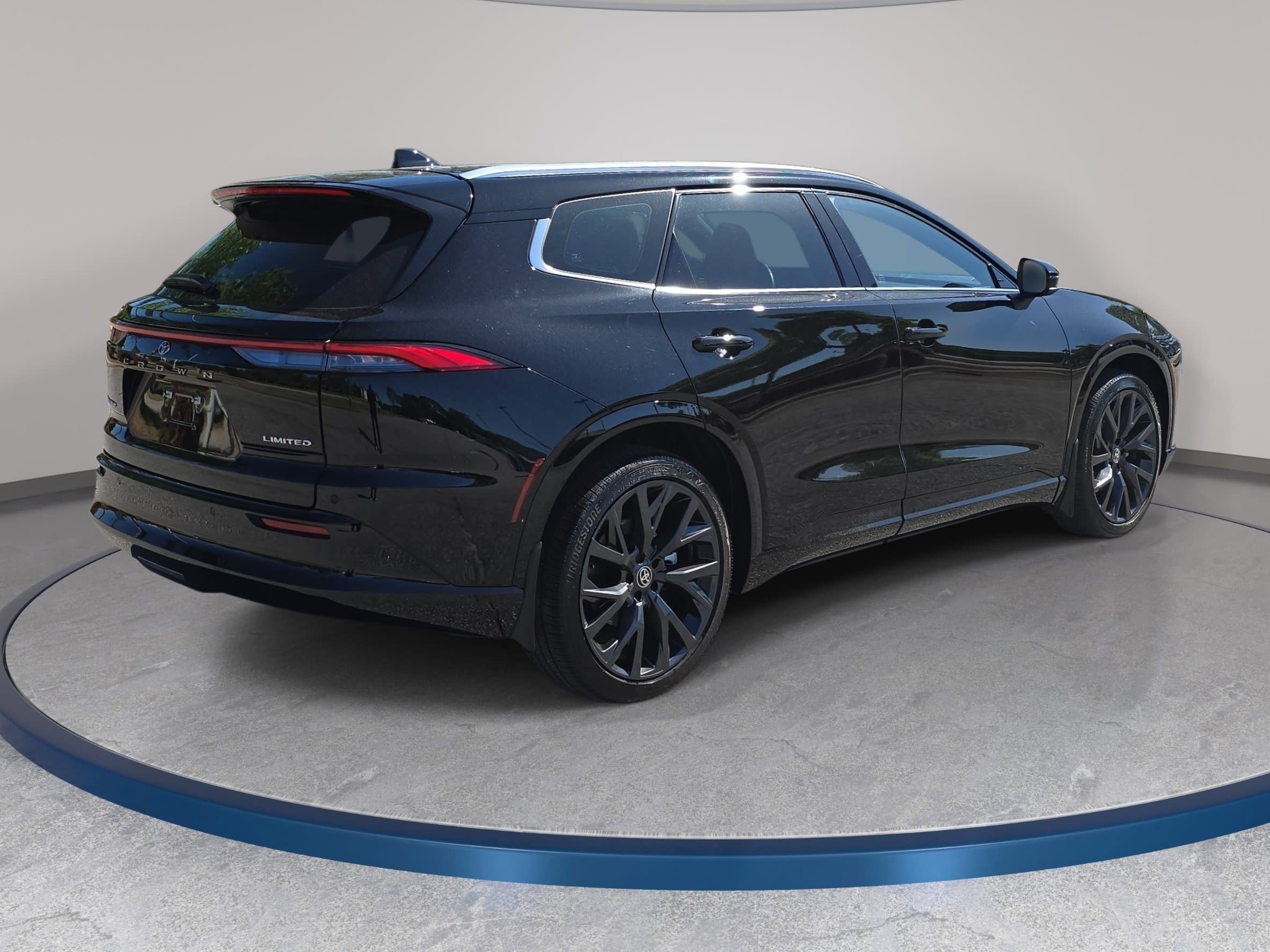 Used 2025 Toyota Crown Signia w/ Advanced Technology Package AWD/4WD image 5