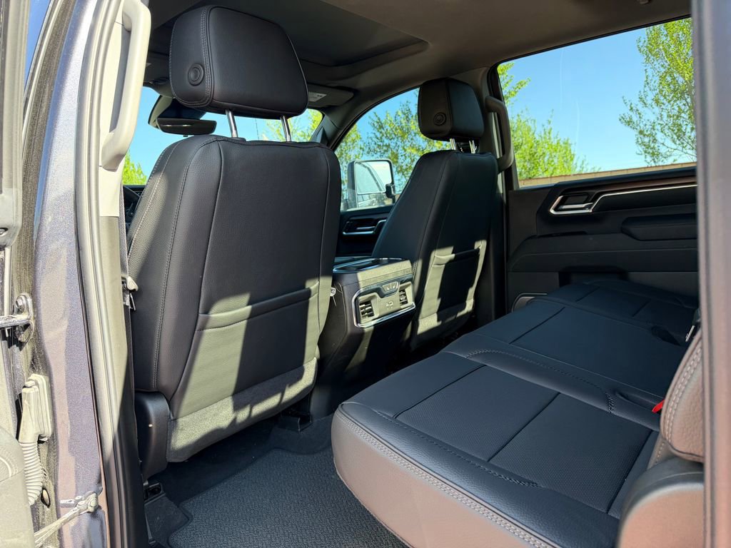 Used 2025 GMC Sierra 3500 Denali w/ Denali Reserve Package AWD/4WD image 22
