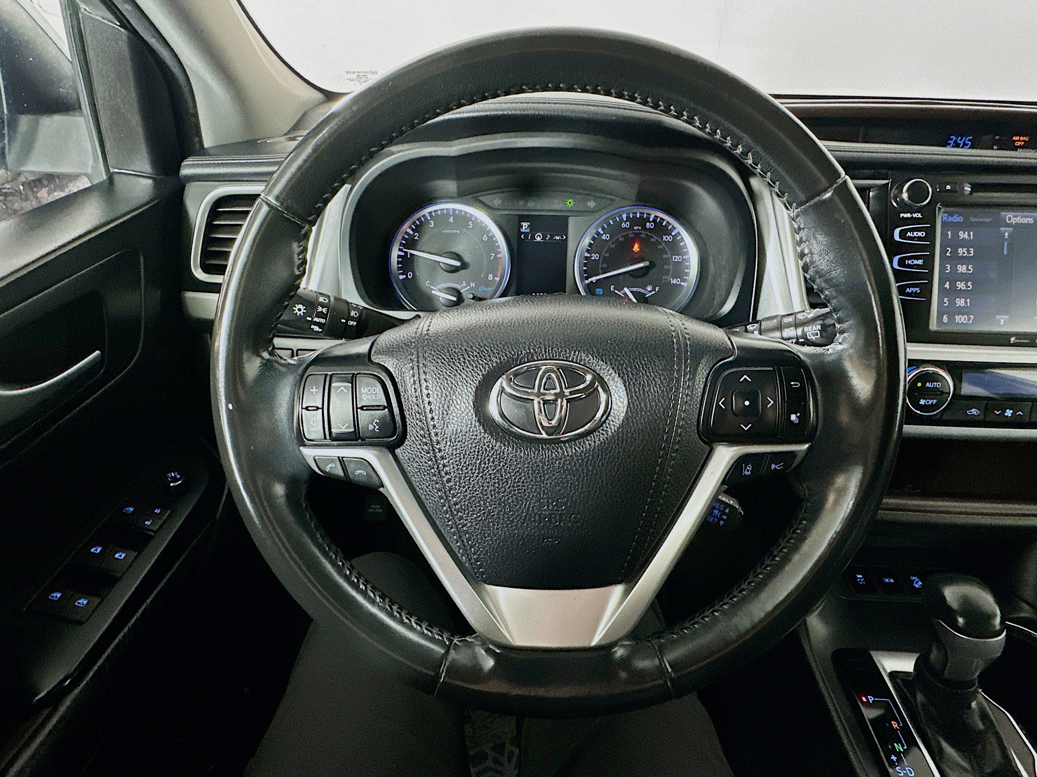 Used 2019 Toyota Highlander XLE image 11