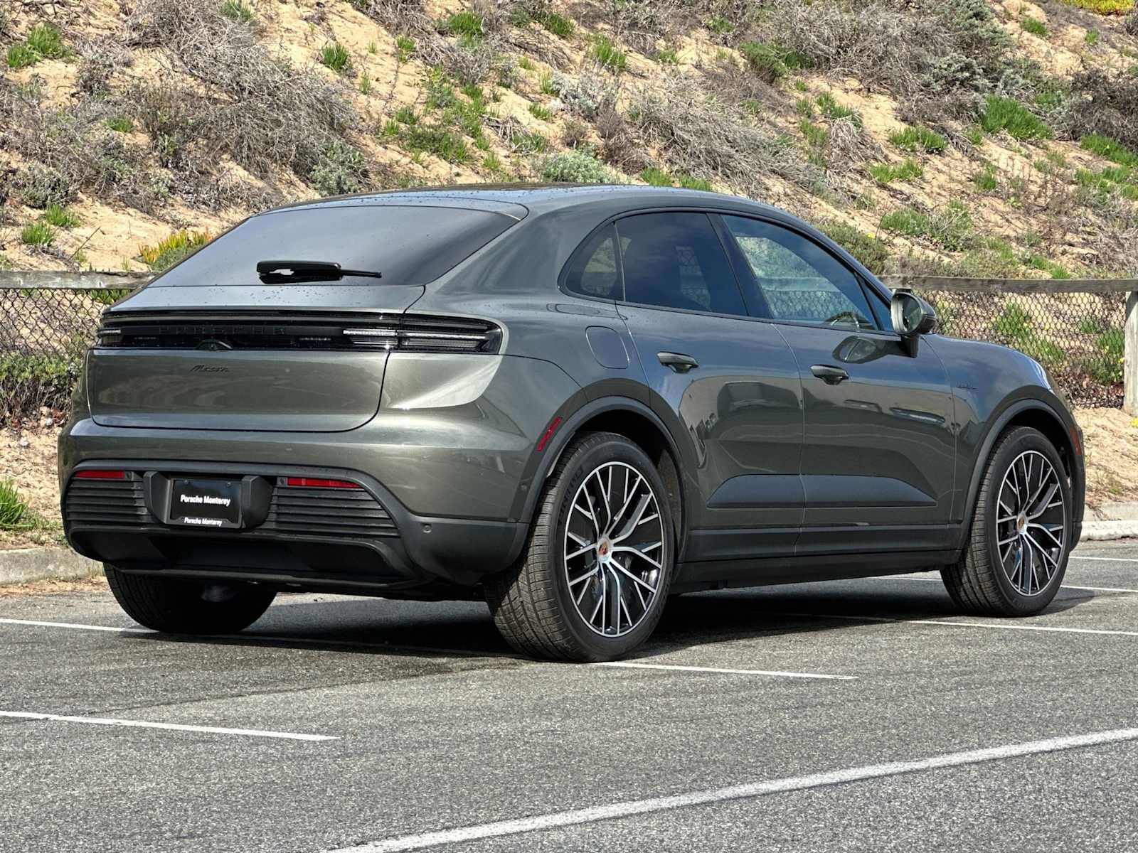 Certified 2025 Porsche Macan Electric RWD image 7
