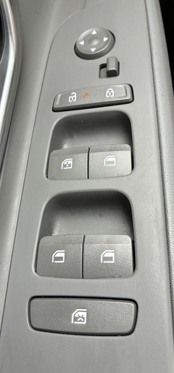 Used 2025 Hyundai Elantra SEL FWD image 12