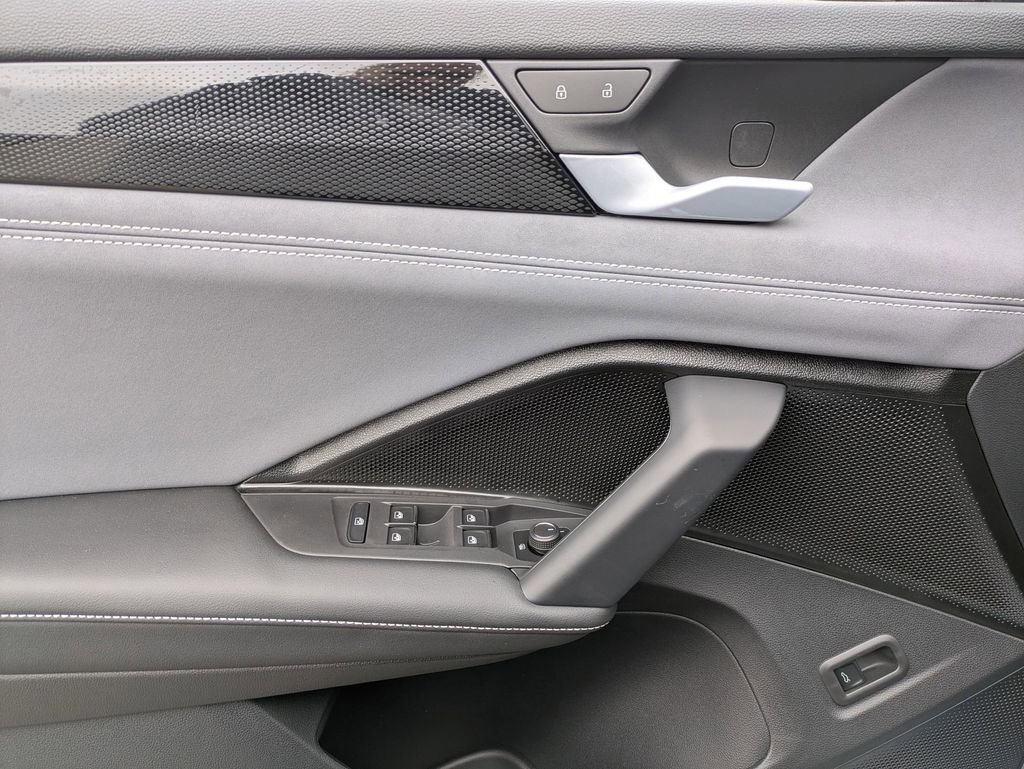 New 2026 Volkswagen Tiguan SE image 10