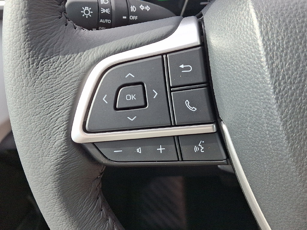 Used 2026 Toyota Sienna XLE FWD image 26