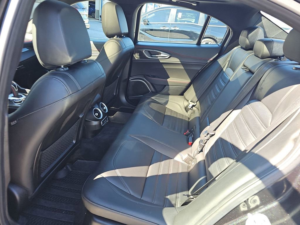 Used 2023 Alfa Romeo Giulia Estrema image 10