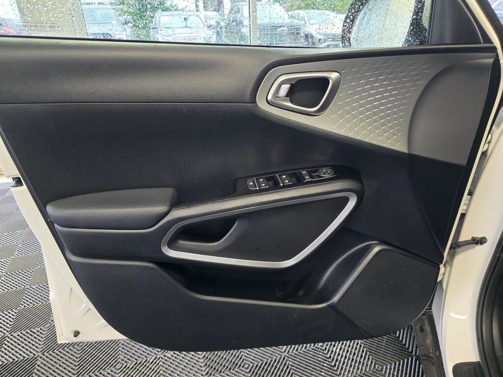Used 2024 Kia Soul LX w/ Option Group 015 image 19