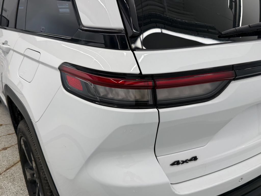 Certified 2023 Jeep Grand Cherokee Altitude AWD/4WD image 18