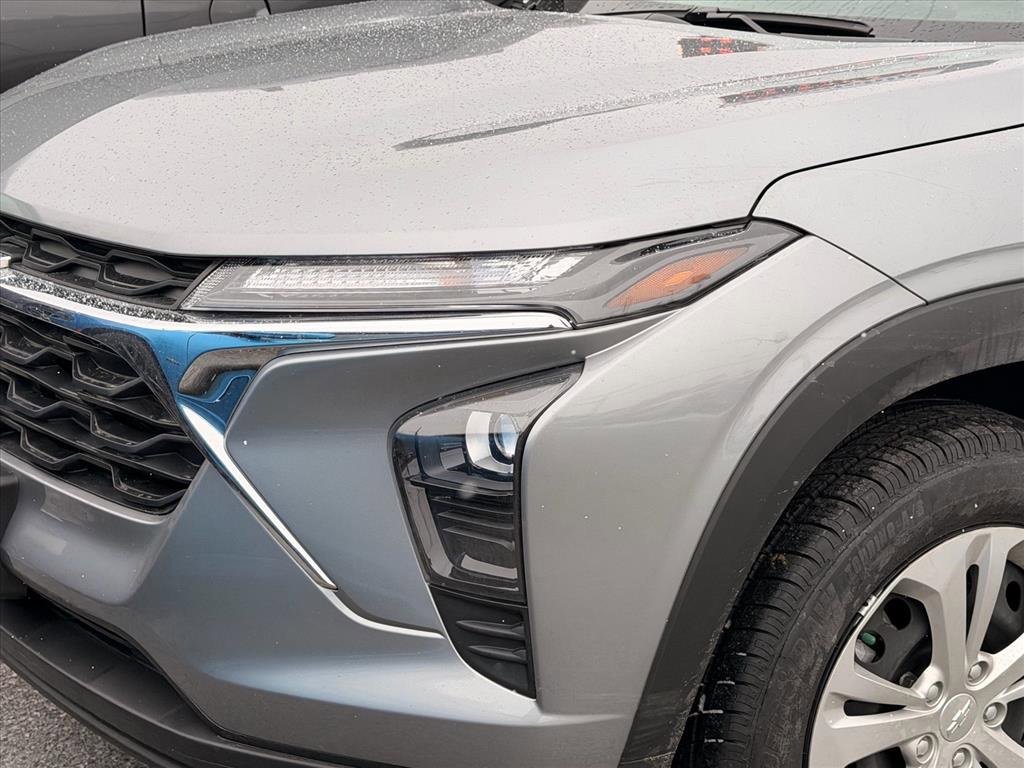 Used 2024 Chevrolet Trax LS image 4