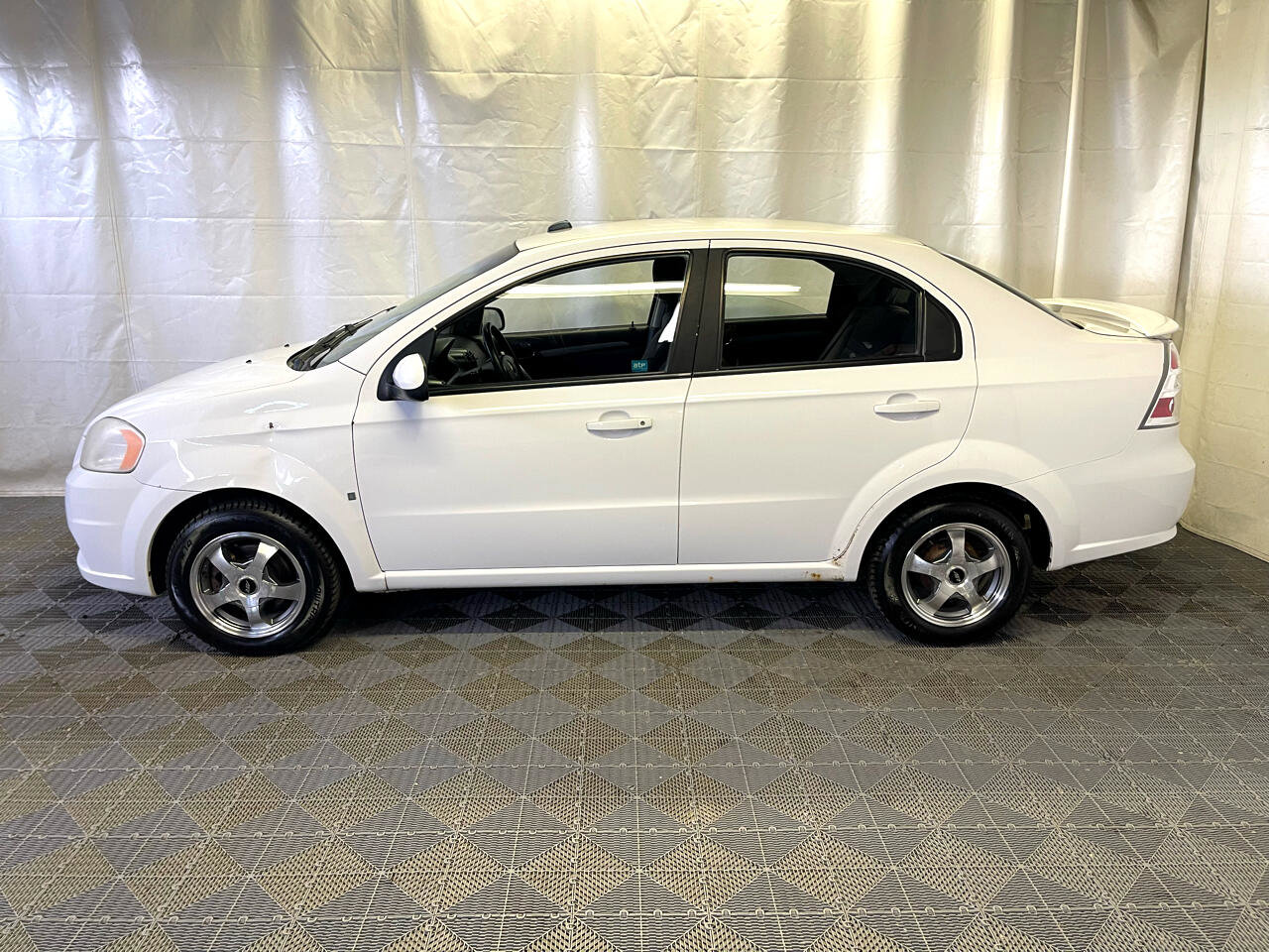 Used 2009 Chevrolet Aveo LT w/ Power and Convenience Package image 5
