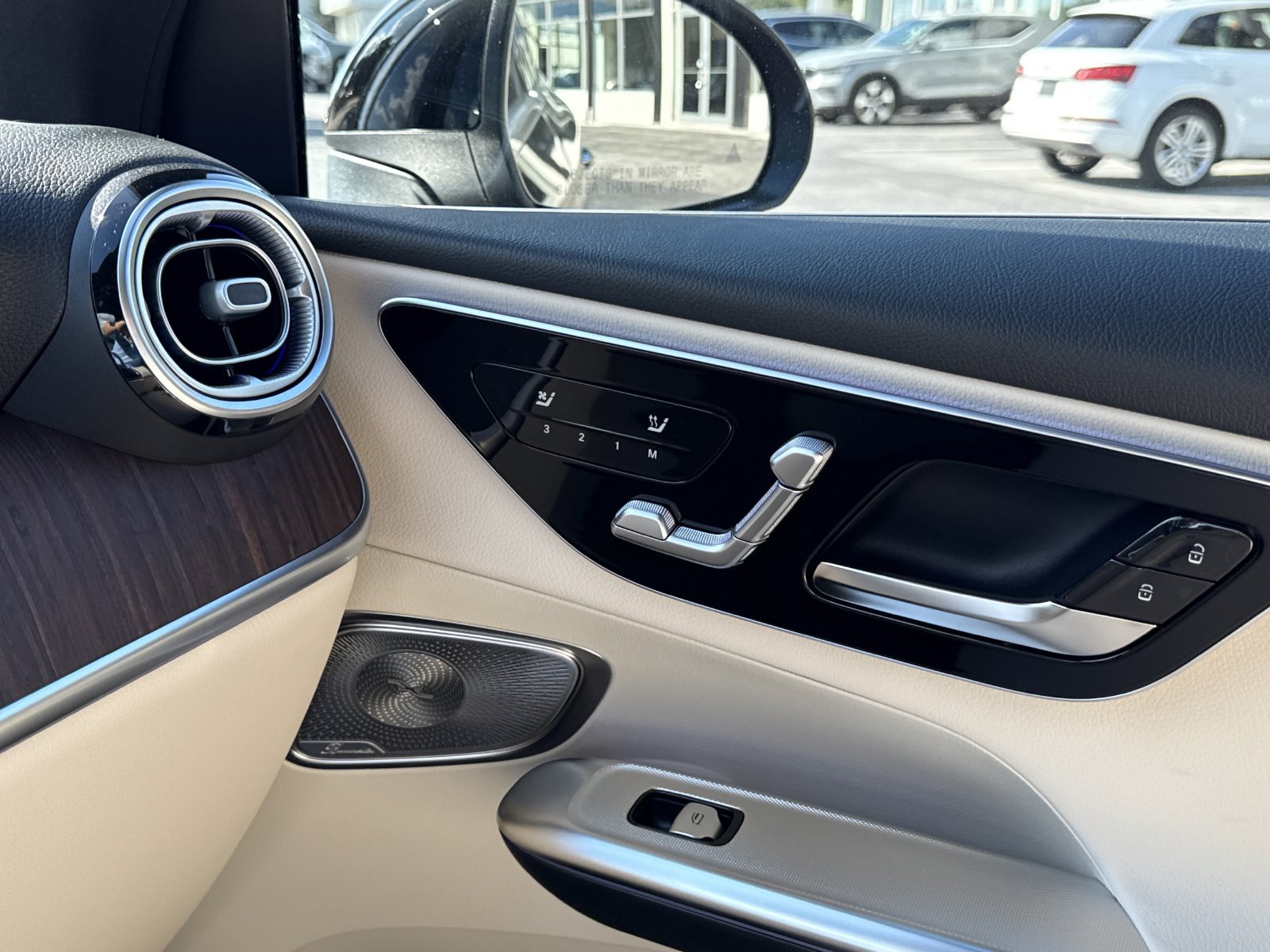 Used 2026 Mercedes-Benz GLC 300 image 32