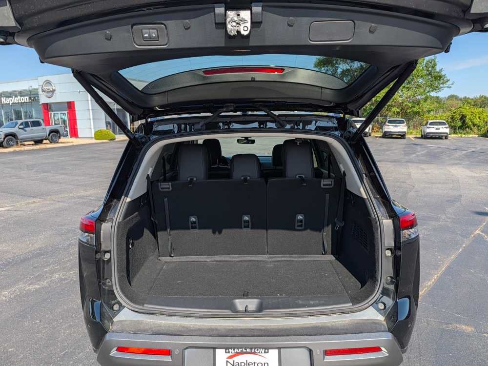New 2026 Nissan Pathfinder SL AWD/4WD image 17