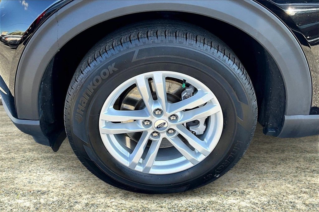 Used 2023 Ford Explorer XLT image 32