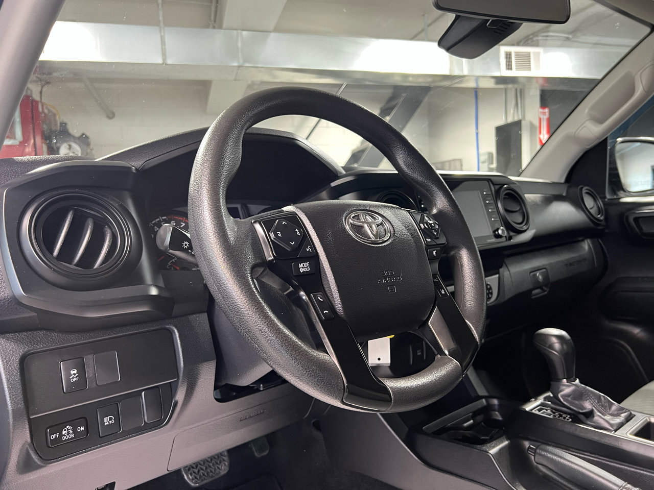 Used 2020 Toyota Tacoma SR image 24