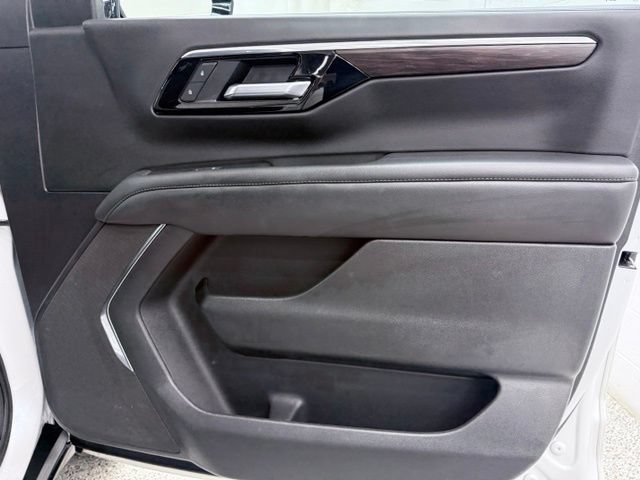 Used 2025 Chevrolet Suburban Z71 AWD/4WD image 19