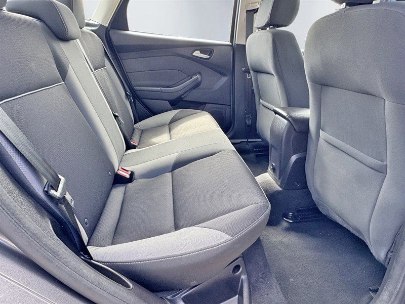 Used 2014 Ford Focus SE FWD image 19