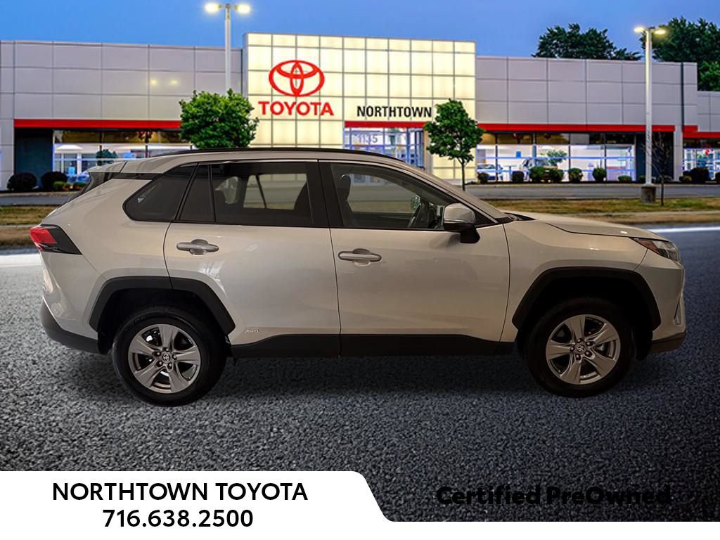 Used 2025 Toyota RAV4 LE AWD/4WD image 29