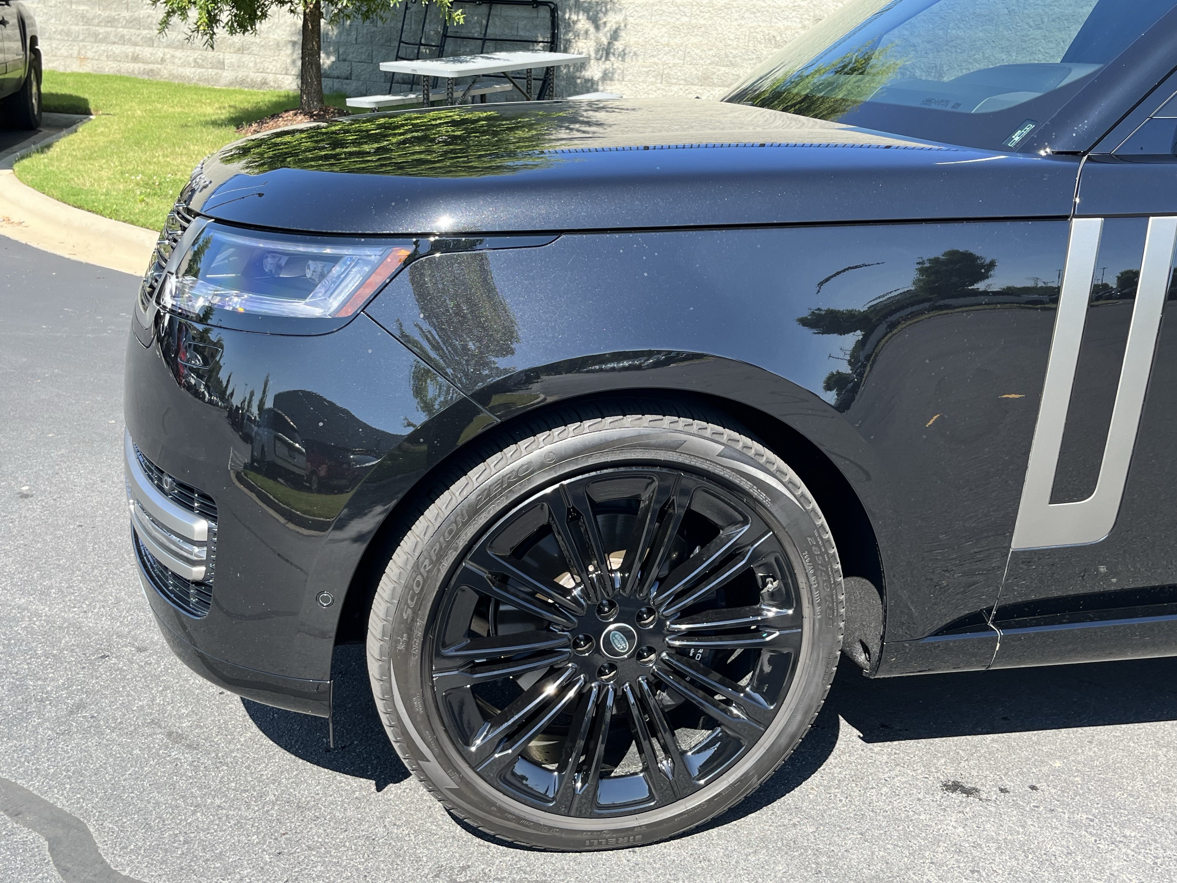 Certified 2024 Land Rover Range Rover Long Wheelbase SE AWD/4WD image 13