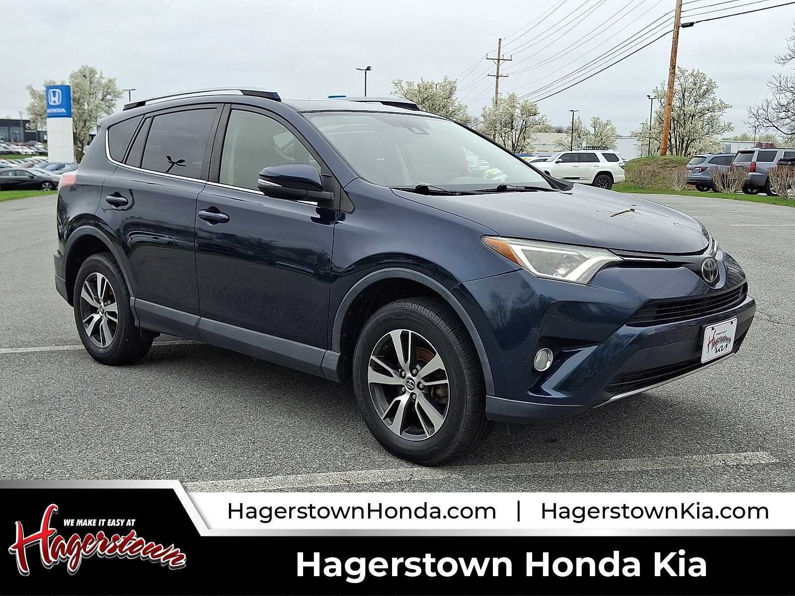 Used 2017 Toyota RAV4 XLE image 1