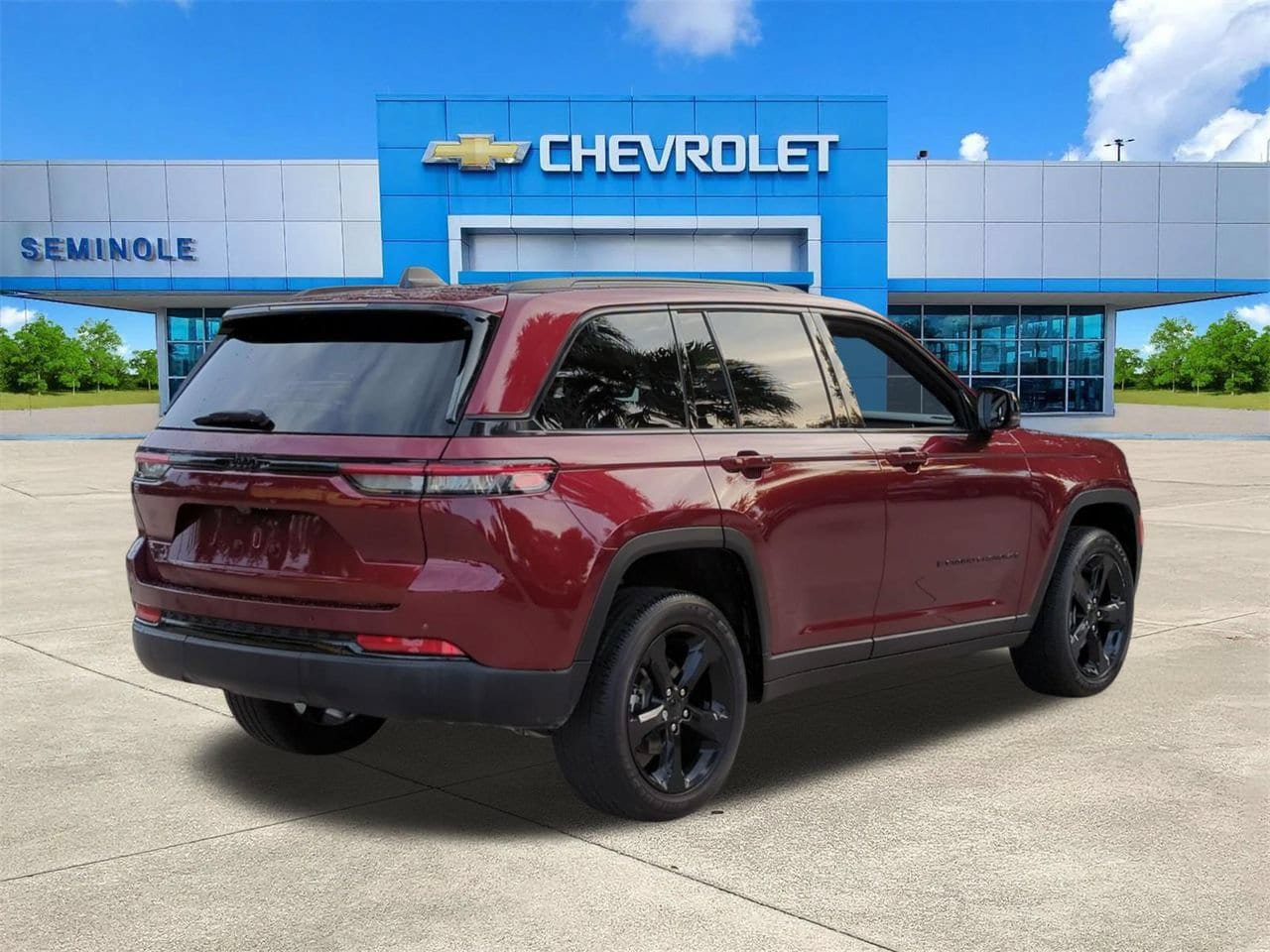 Used 2024 Jeep Grand Cherokee Altitude AWD/4WD image 4