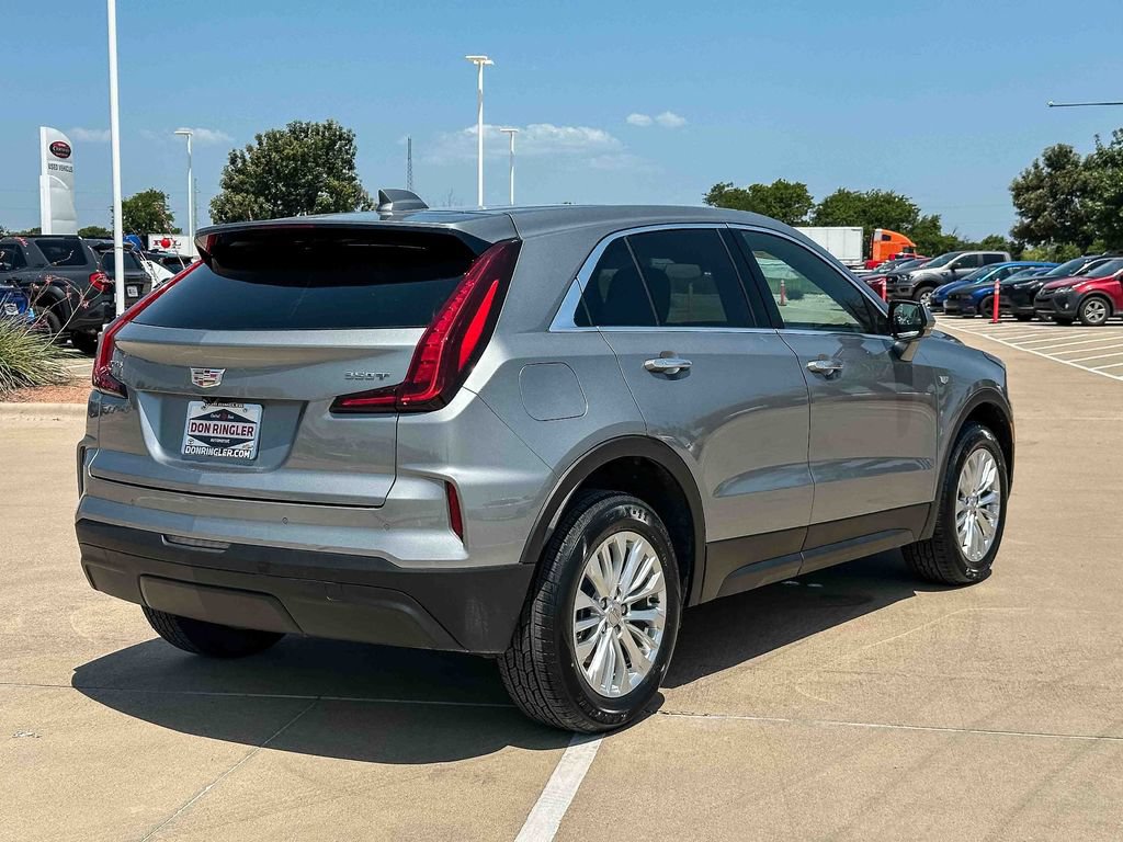 Used 2024 Cadillac XT4 Luxury w/ Cold Weather Package FWD image 3