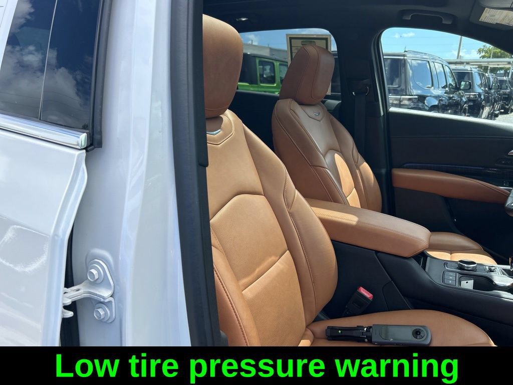 Used 2022 Cadillac XT4 Premium Luxury w/ Enhanced Visibility Package FWD image 24