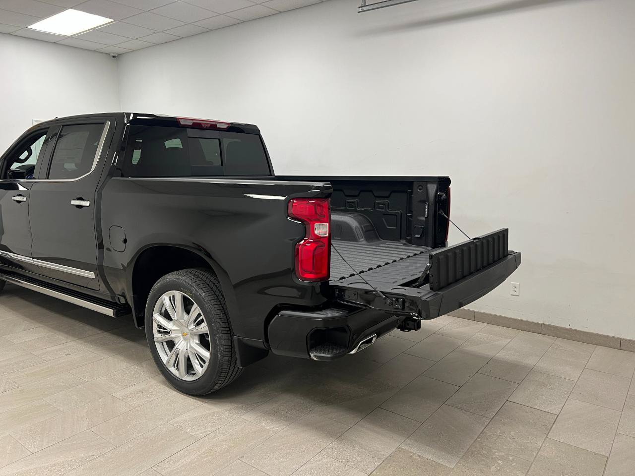 New 2026 Chevrolet Silverado 1500 High Country AWD/4WD image 18